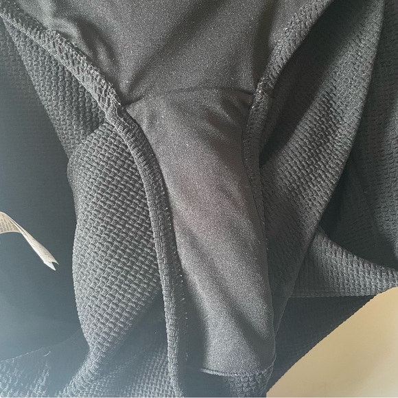 Old Navy Scalloped onepiece bathing suit - Picture 6 of 6